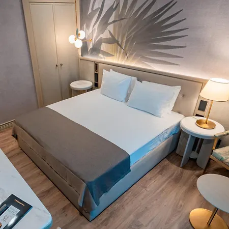Belinda Adults Only 4* Mamaia