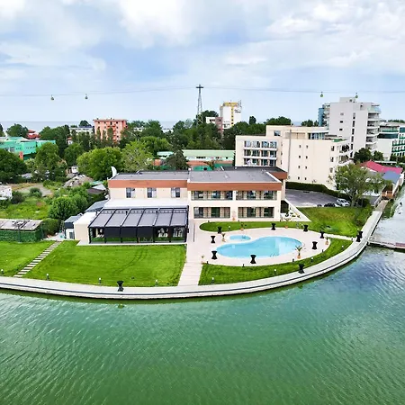 Belinda Adults Only 4* Mamaia